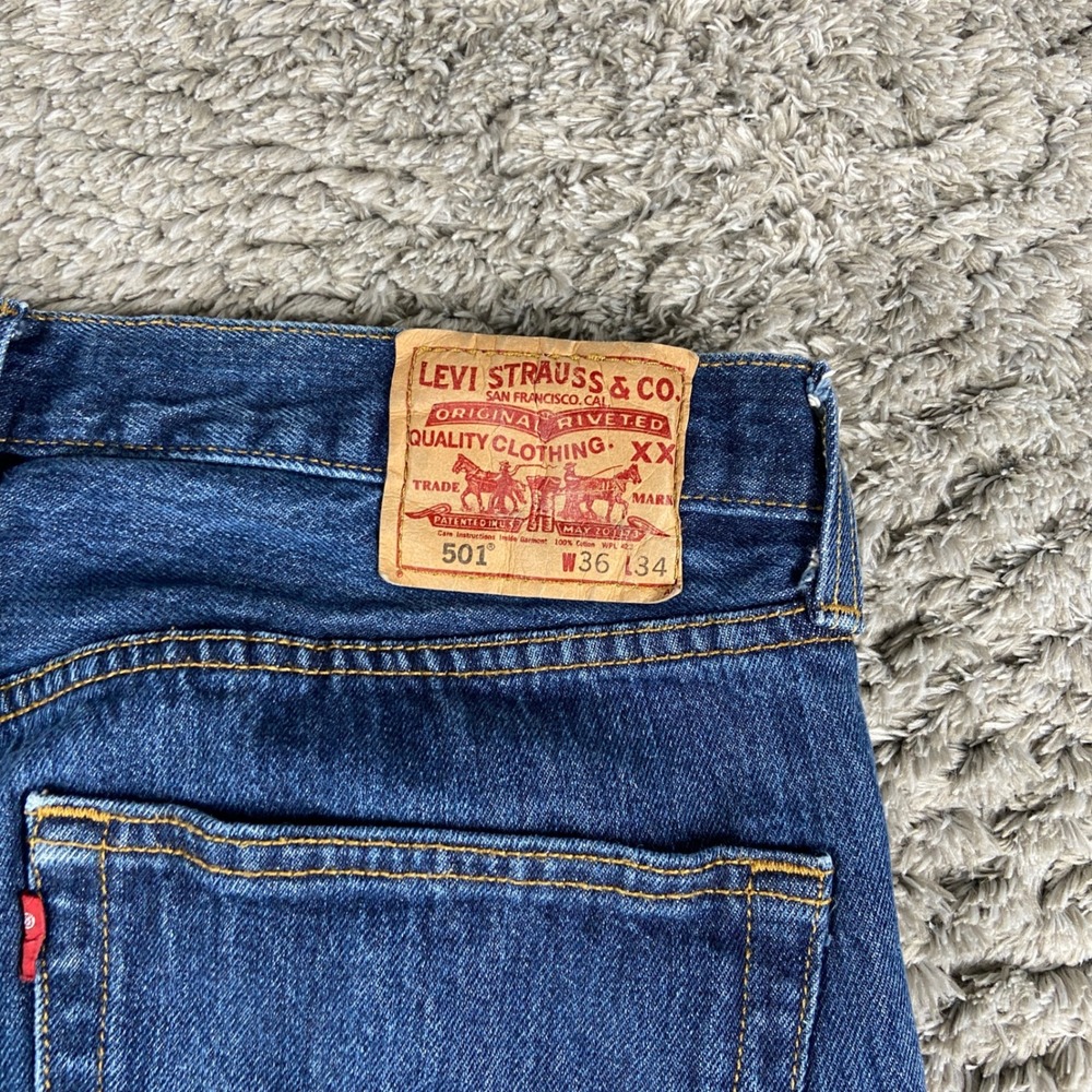 Vintage Levi's 501 Original Jeans Mens 36x34 Blue Denim Straight Button Fly Y2k